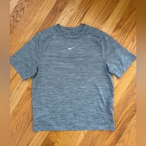 Nike youth Gray T-Shirt size Large